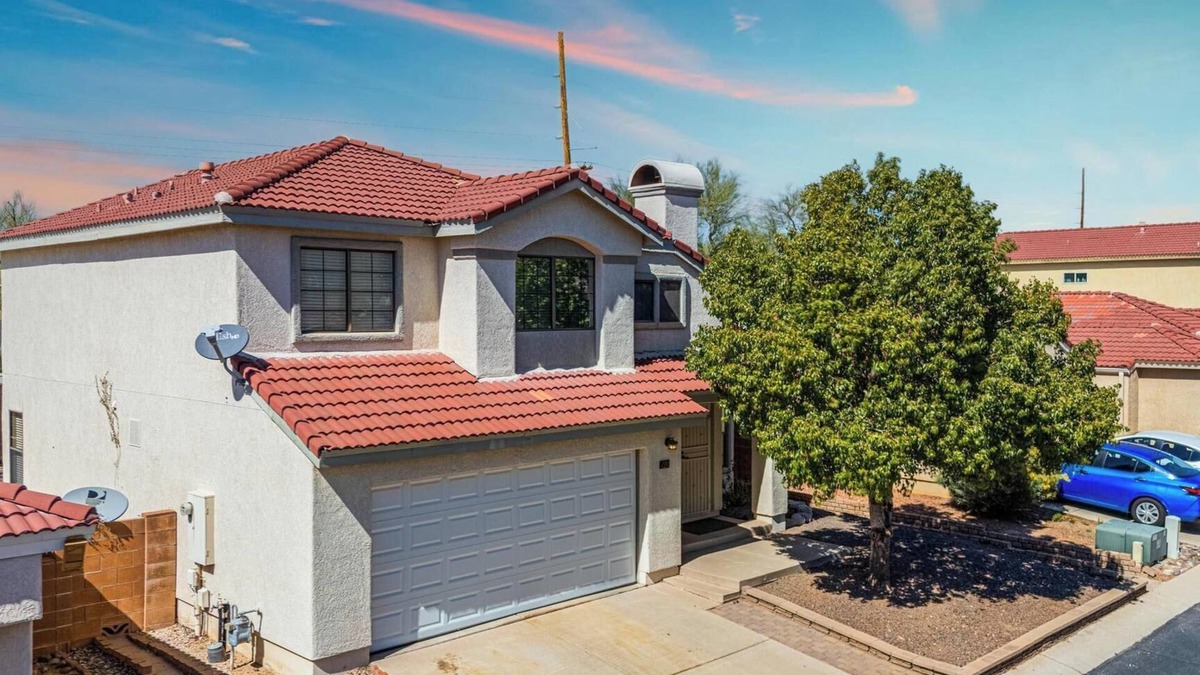 Oro Valley House | Dog-Friendly Oro Valley Retreat. 3BR/3BA,Pool, Hot Tub, Near Hiking, Golf & LOOP