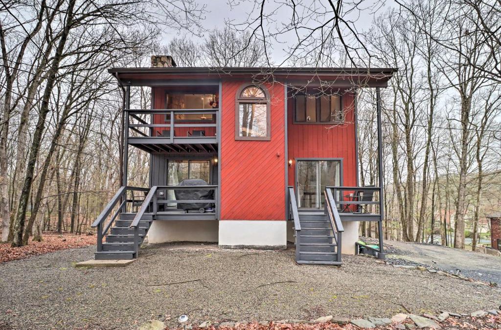 East Stroudsburg House | Dog-Friendly Poconos Escape with Hot Tub and Game Room