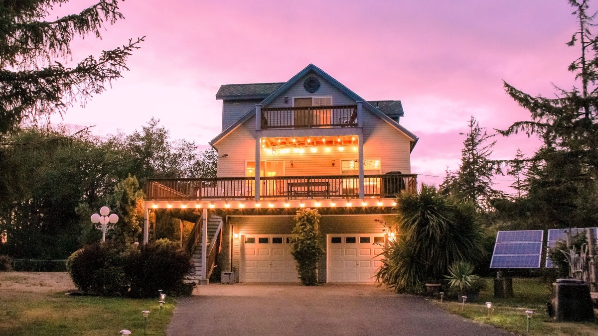 Copalis Beach House | Dog-friendly riverfront retreat with hot tub on 5.2 acres near the beach