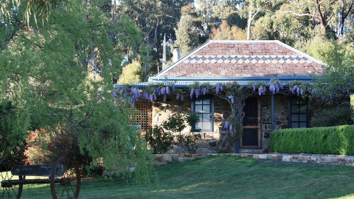 Muskvale Cottage | Dog-friendly studio close to Daylesford - The Stoney at Hollow Log Estate