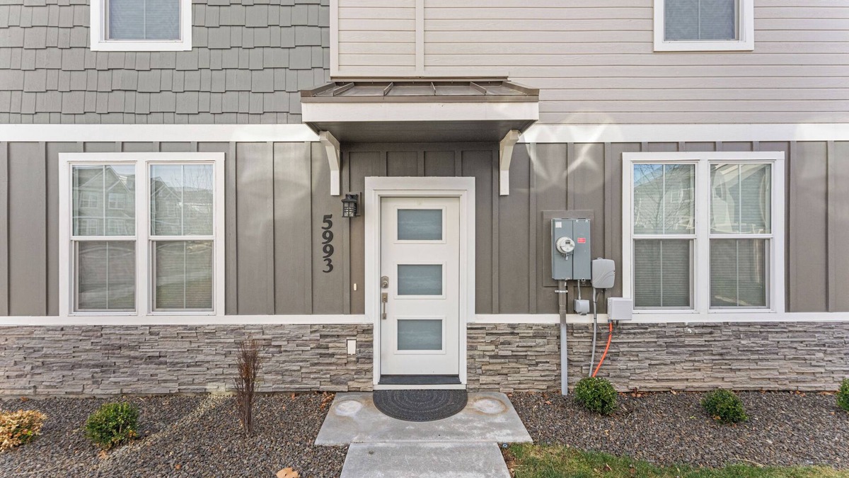 Southwest Ada County Alliance House | Dog Friendly Treasure Valley Retreat 3 bds 2.5 bth