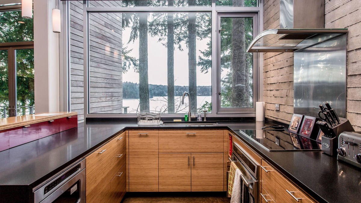 Bainbridge Island House | Dog-Friendly Home on Bainbridge Island Bay