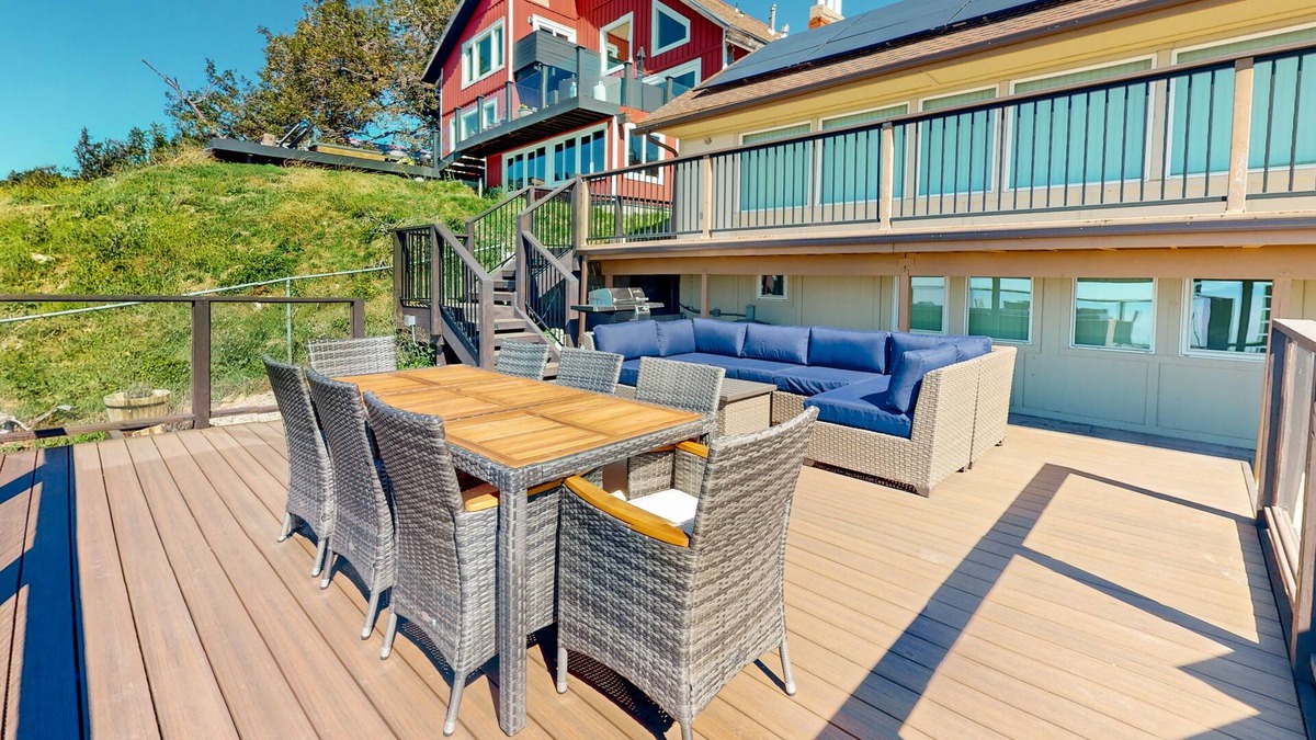 Crestline Cabin | Dog-friendly valley view retreat with a furnished deck, washer/dryer, & AC