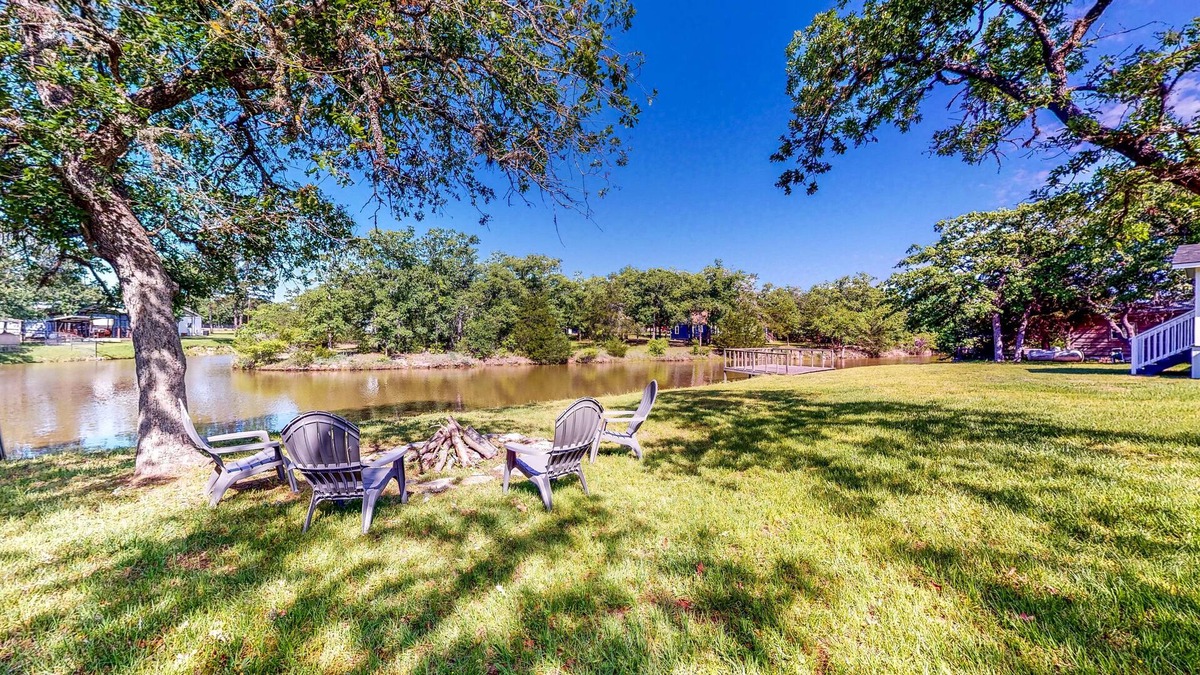 Somerville House | Dog-friendly, Waterfront, Close to Lake Somerville