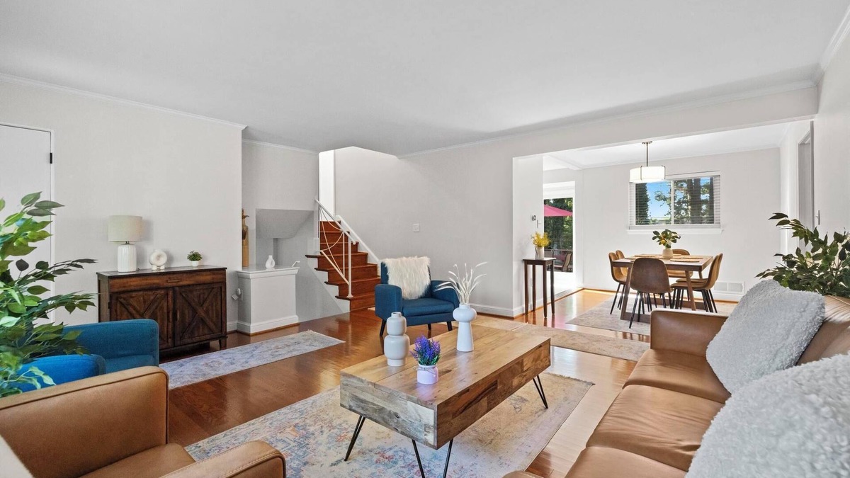 Springfield House | Dog friendly with Fully Fenced Half Acre Yard, Prime Location, and In-Law Suite!