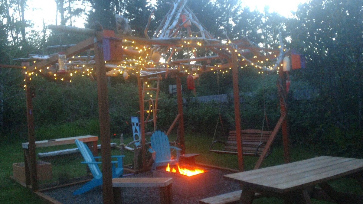 Westport House | Dog/Kid Friendly-Fenced Yard-Fire Pit-Walk to Beach-Private Setting-Wifi-Updated