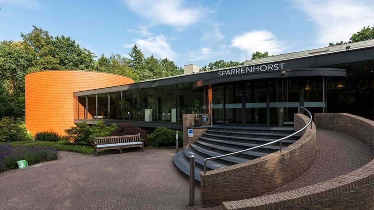 Nunspeet Hotel | Dogs Allowed Unit Near Veluwe – Heated Pool Retreat