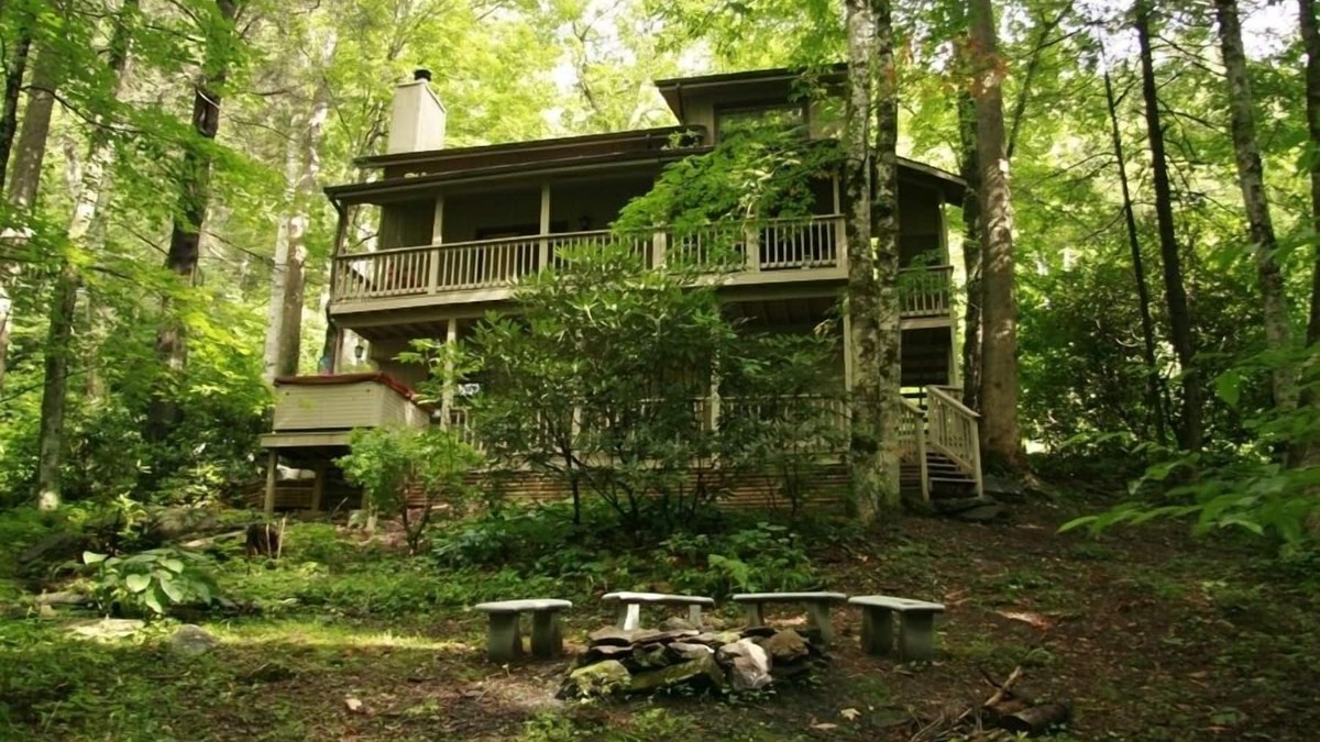 Maggie Valley House | Dogwood Creek.A charming creekside 3-level home with A/C.
