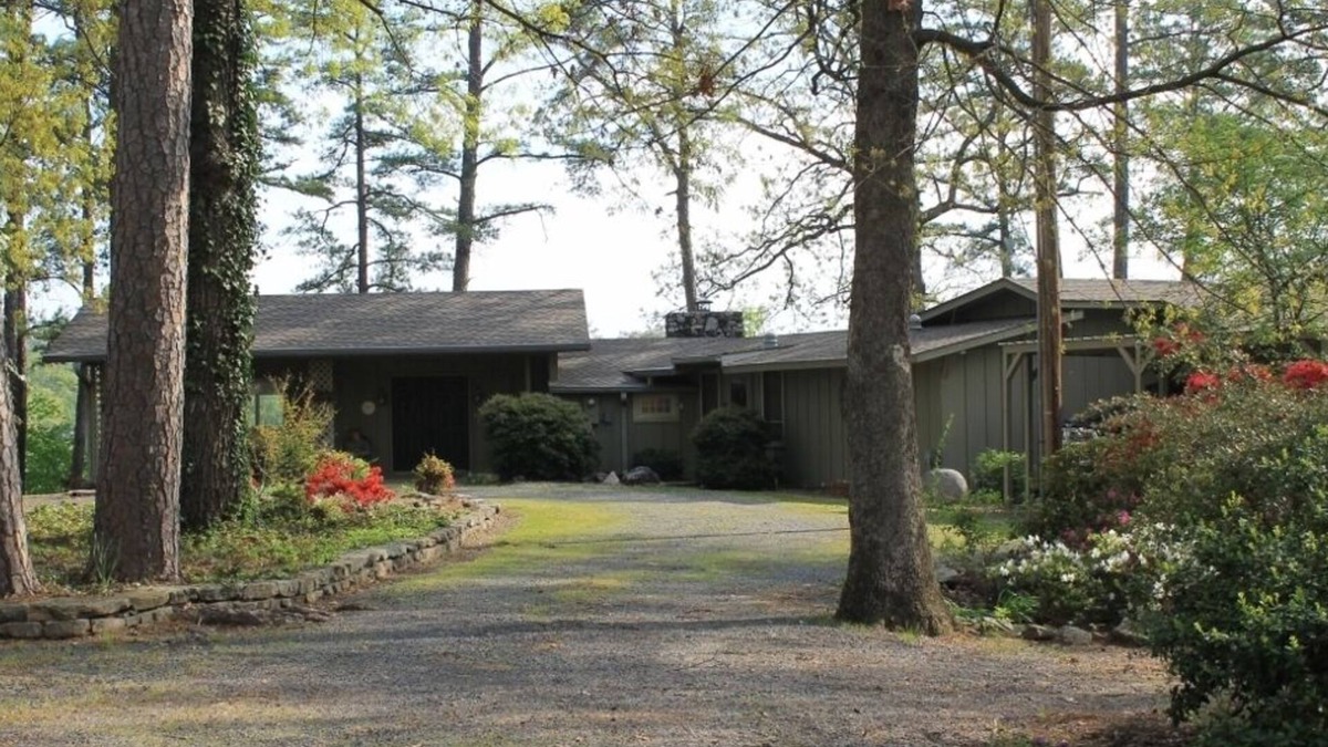 Mid America House | Dogwood Point Lake House on Lake Hamilton