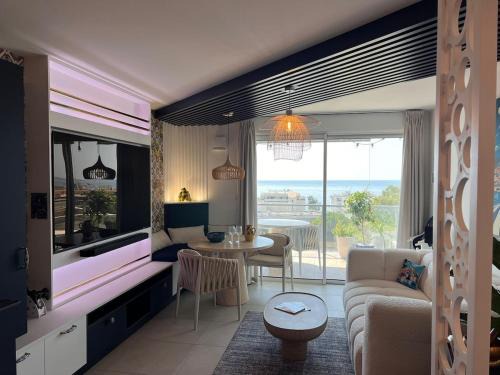 Saint-Laurent-du-Var Apartment | Dolce Riviera - Escapade avec Vue Panoramique