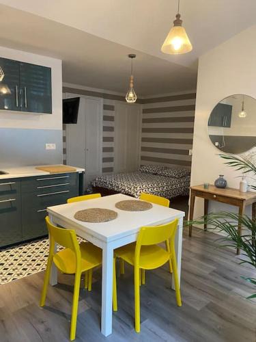 Dole Apartment | Dole : studio en plein centre, copropriété calme