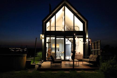 Mszczonow House | Dolina Słońca obok Suntago - nowoczesne domy z jacuzzi