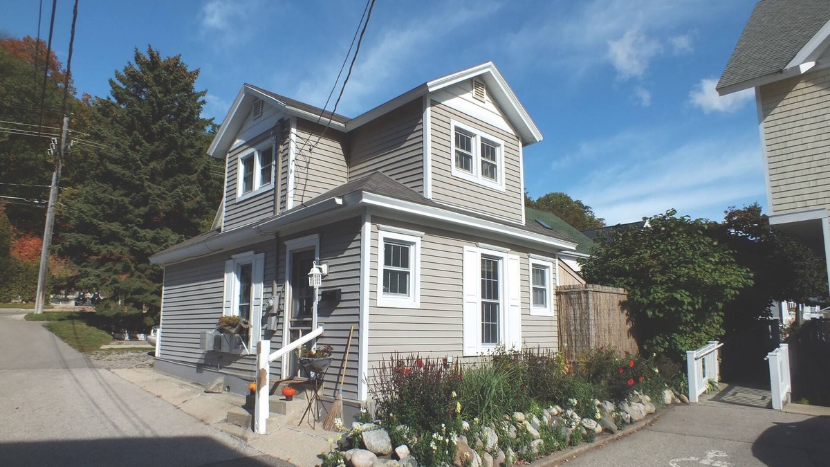Harbor Springs House | DOLL HOUSE! 1 BDR - 1 Block to Main Street Shops!