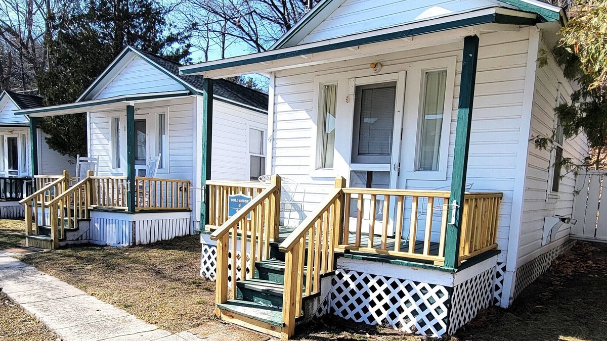 Onekama Cottage | Dollhouse #4 at Portage Point Resort