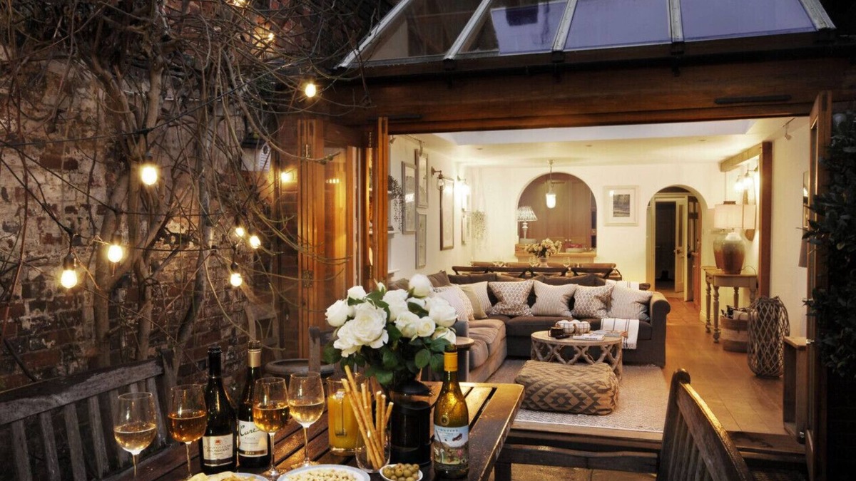 Henley-on-Thames House | Dolls House - Luxury Townhouse - From £400 Per Night