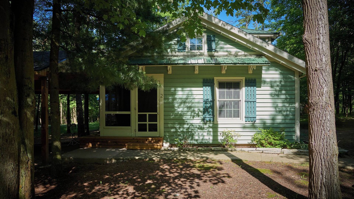 Fennville House | Dollybrook 2: Community pool, close to wineries, large groups welcome