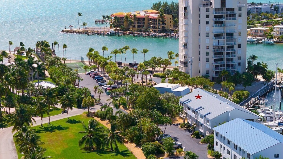 Marathon House | Dolphin Cove~ Charming Waterfront Townhome w Pool
