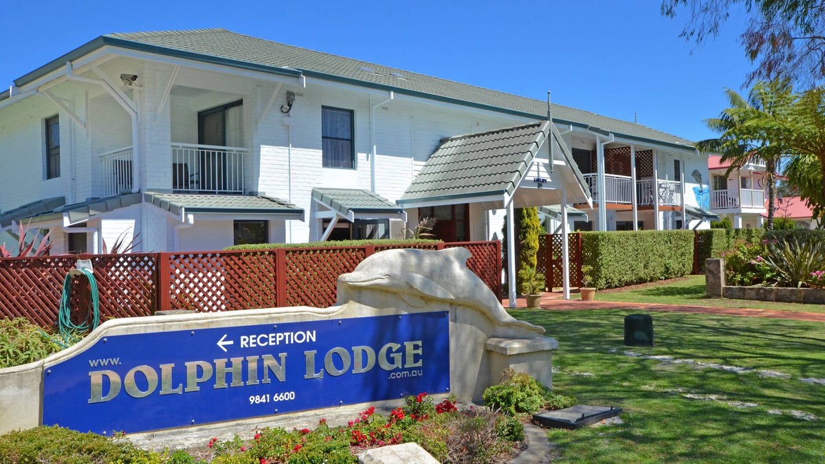 Mount Clarence Apartment | Dolphin Lodge- Self contained apartments-200 meters from Middleton Beach