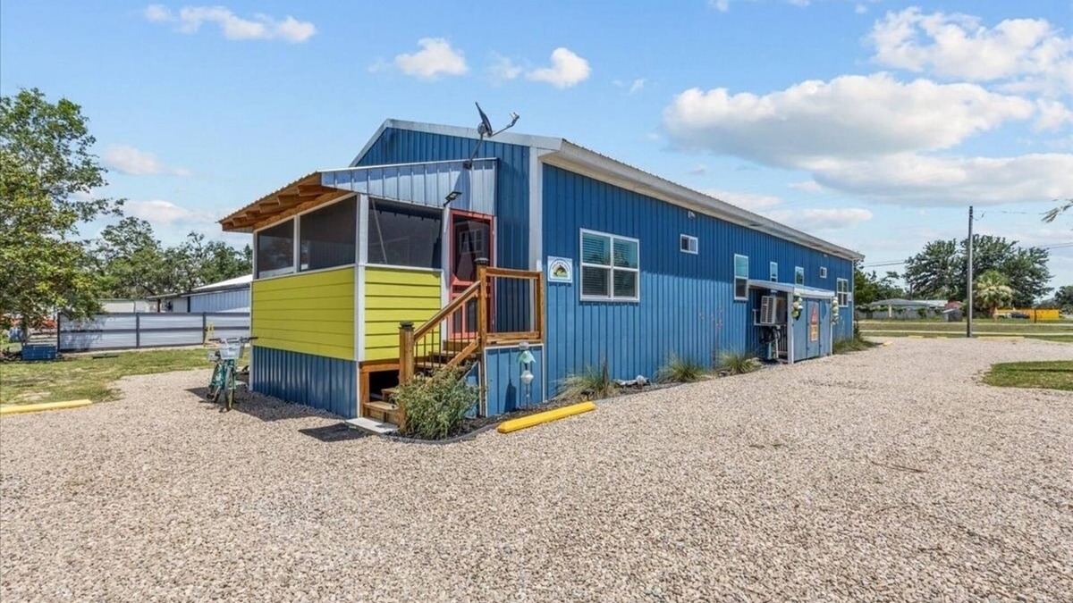 Steinhatchee House | Dolphin Pod at Blue Haven is a 2 bedroom home in the heart of Steinhatchee