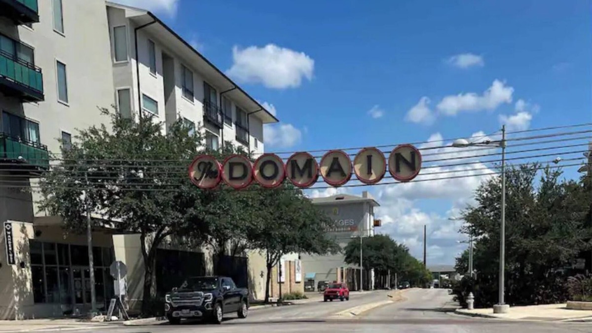 McNeil House | Domain Luxury 2 bedroom apartment! Self check in.