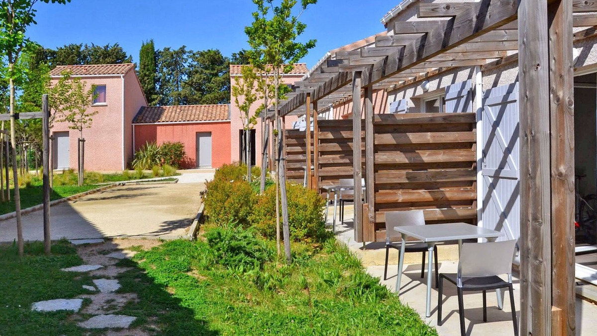 Saint-Christol House | Domaine de Bacchus-Séjour+Galerie 4 pers by Interhome