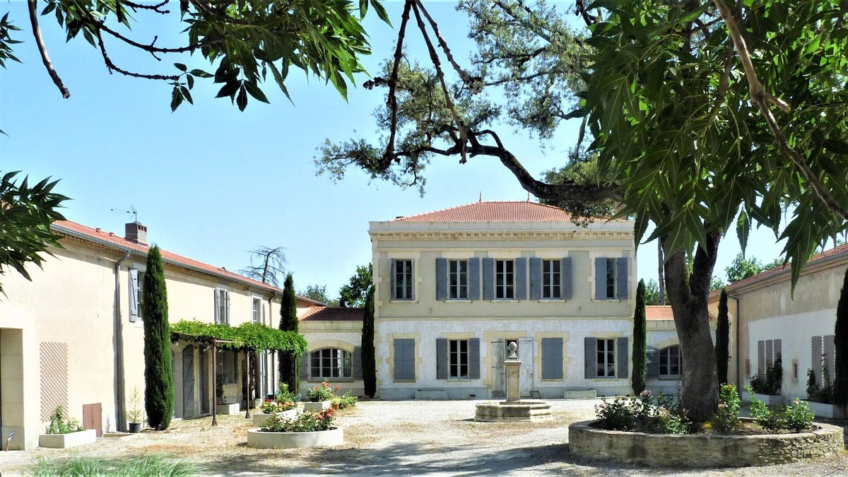 Alzonne House | Domaine de BELLOC Gîte Ecurie