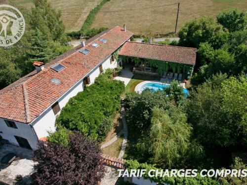 Essertines-en-Donzy House | Domaine de Campagne : Gîtes, Piscine et Spa, Animaux Bienvenus - FR-1-496-364
