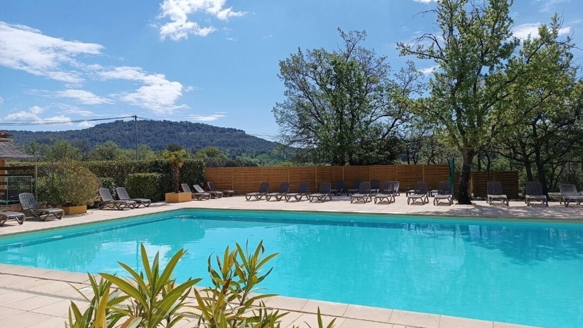 Saint-Saturnin-les-Apt RV Rental | Domaine des Chênes Blancs - Camping