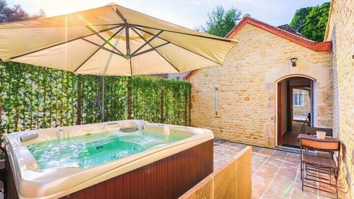 Saint-Pierre-Canivet Bed & Breakfast | Domaine de la Tour B&B