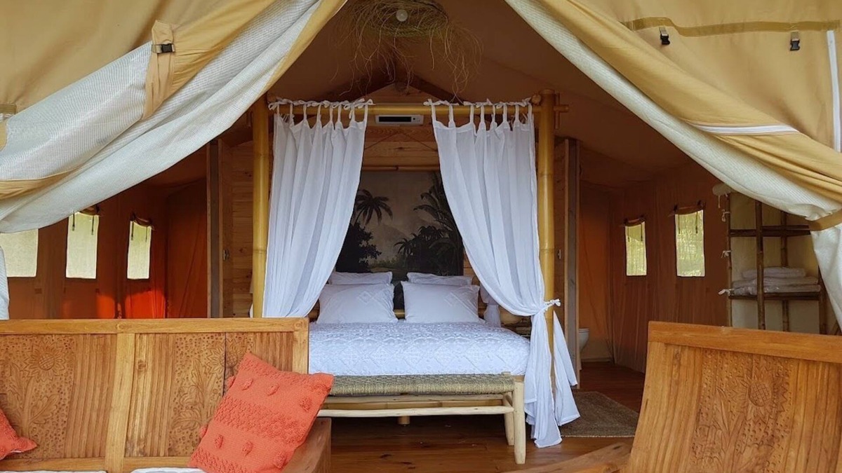 Coutras Bed & Breakfast | Domaine le lac bleu