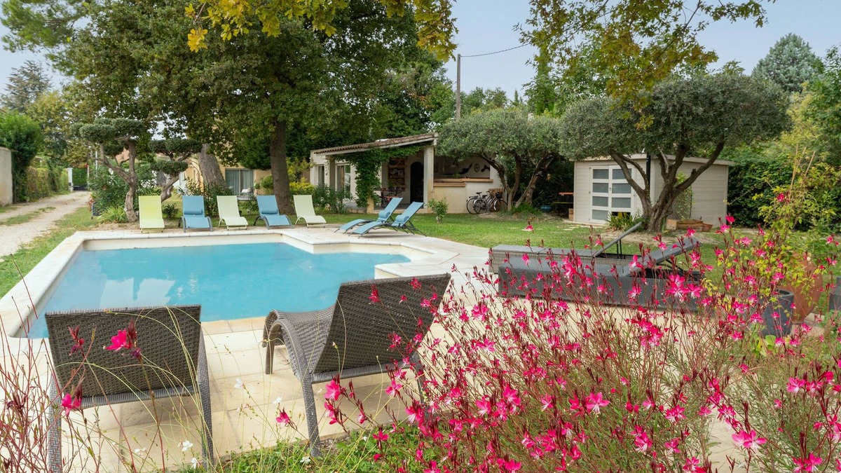 Le Thor Villa | DOMAINE PIN PARASOL : house and studio : A HAVEN OF PEACE