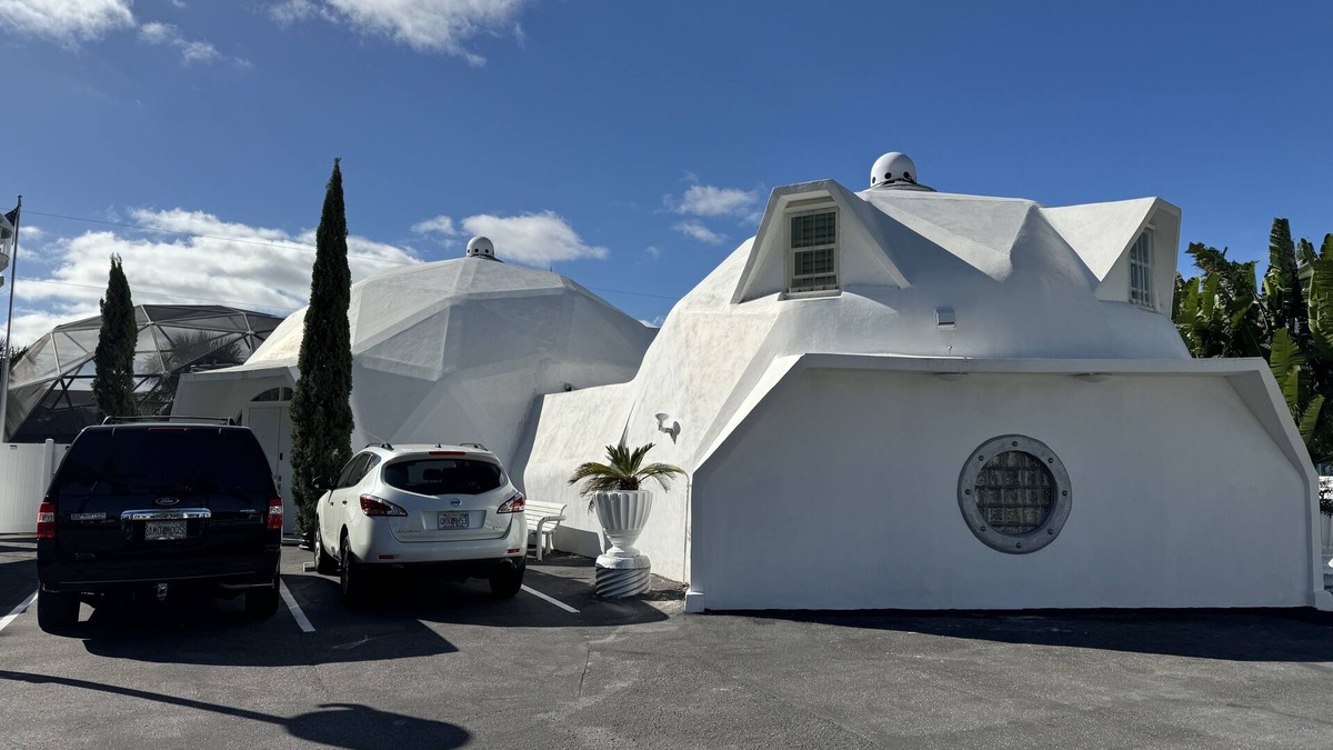 Bonita Springs House | Dome House in Bonita Springs- Naples, close to FGCU, RSW, shopping and beaches