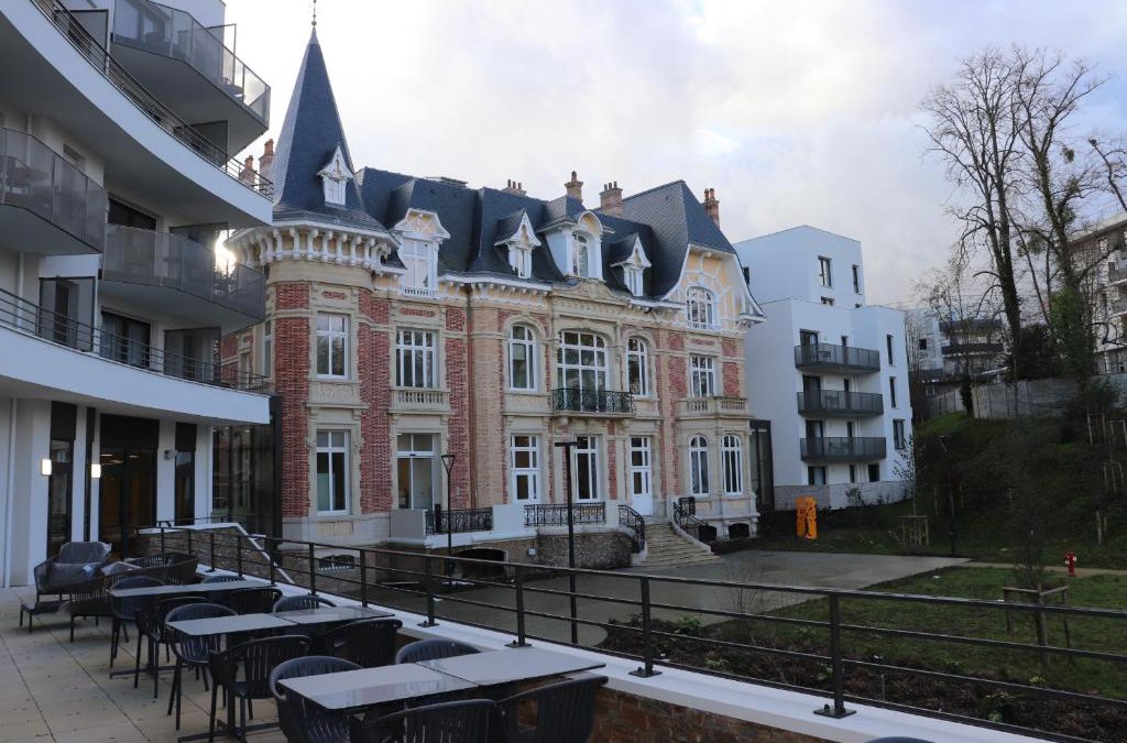 Poissy Apartment | DOMITYS Résidence services seniors LE PARC DES AUBIERS