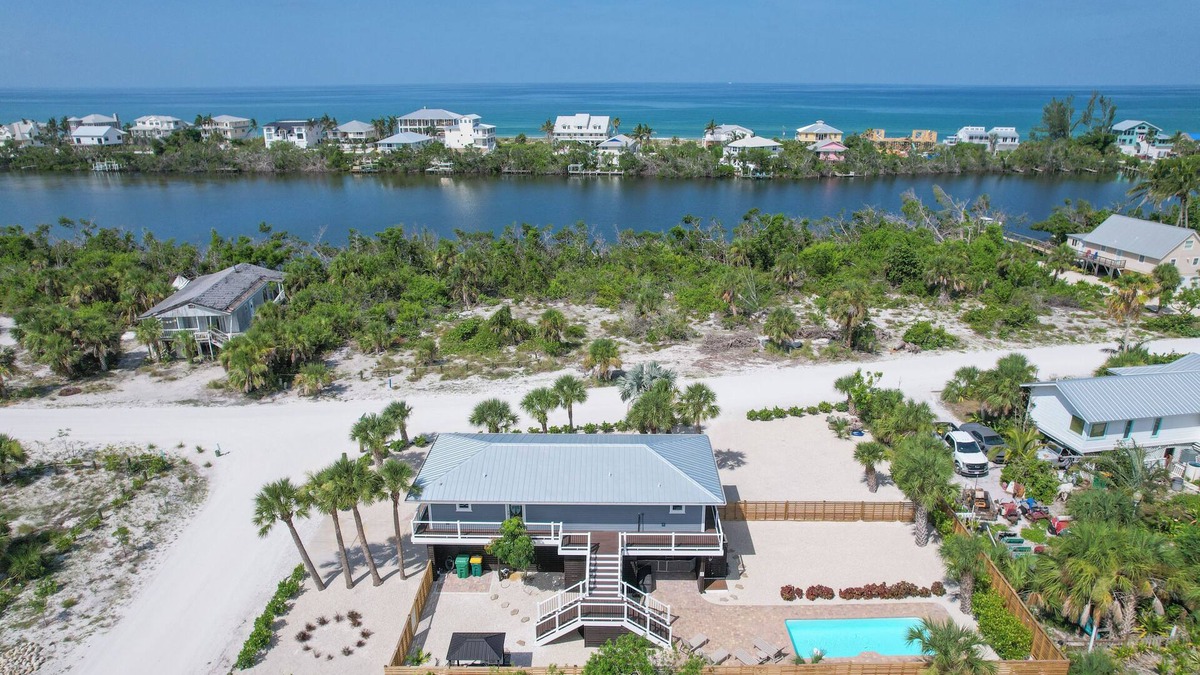 Palm Island House | Don't pass up this opportunity to be "A Wave From It All"!