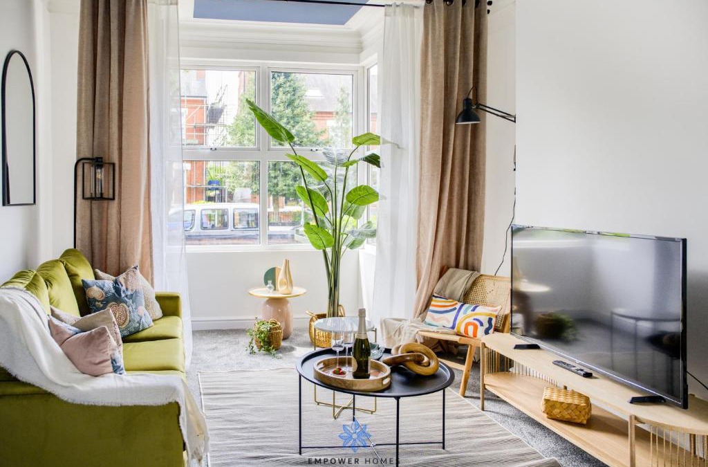 Doncaster House | Doncaster Large Luxury 3 Bedroom House, Sleeps 8, City Centre, Racecourse, Free Parking, by EMPOWER HOMES