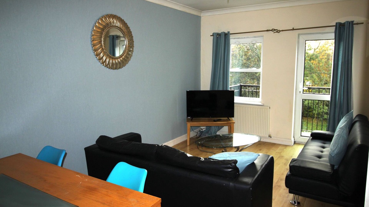Doncaster Apartment | Doncaster Town Centre - 2 Beds - Plus a Sofa Bed - Lift Access - Very Quiet