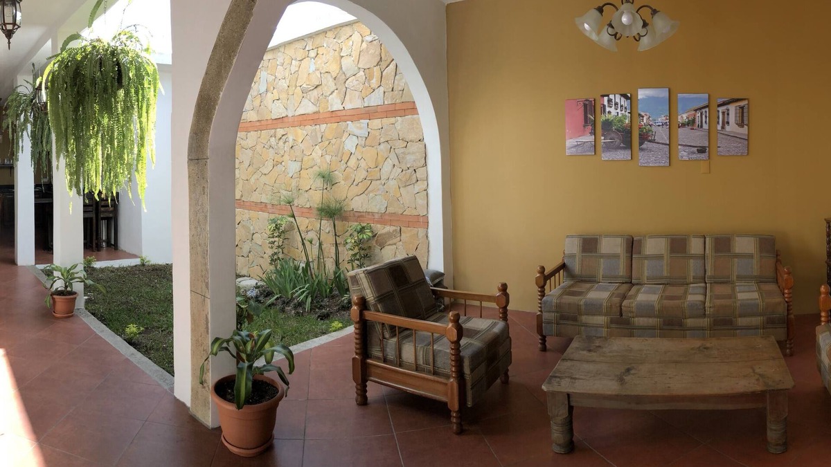 Antigua Guatemala House | “Donde Chiqui” Cozy House two blocks from La Merced Church