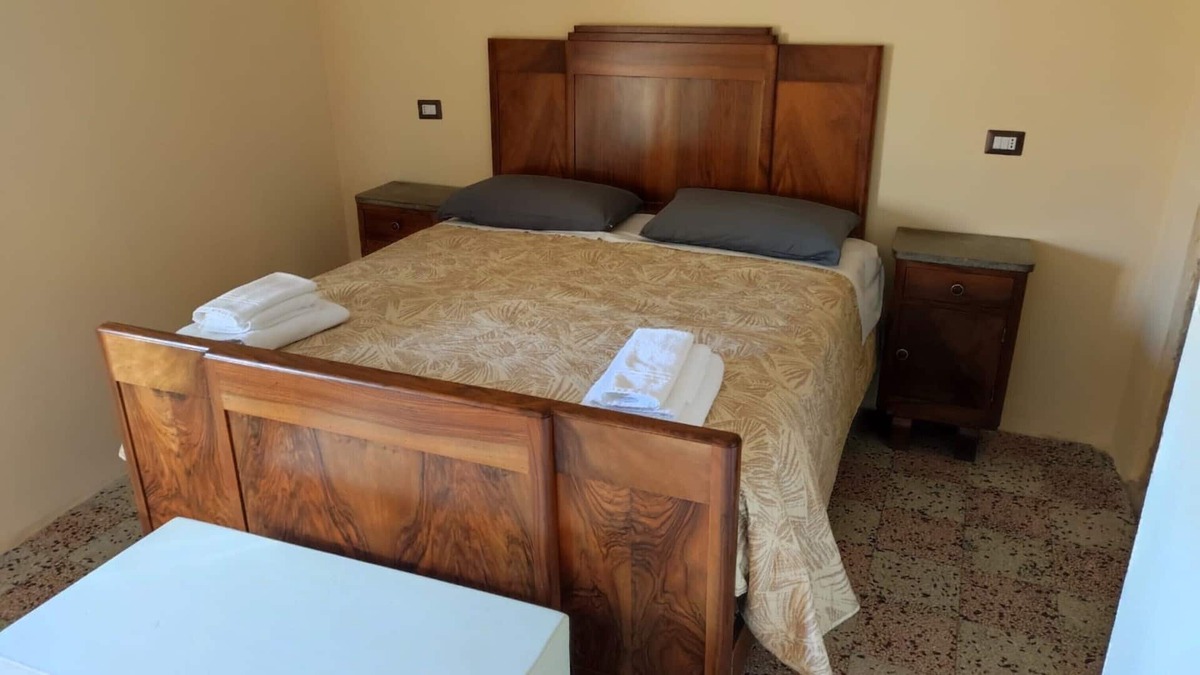 Strongoli Apartment | Donna Concetta Flat ♡ In Historic Building