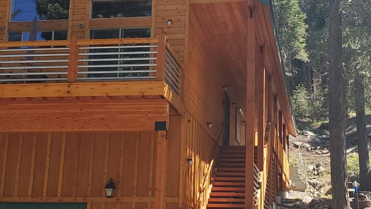 Truckee Apartment | Donner Lake Studio Apt. FOREST ENVELOPED (quiet). Lake across street. PETS. n