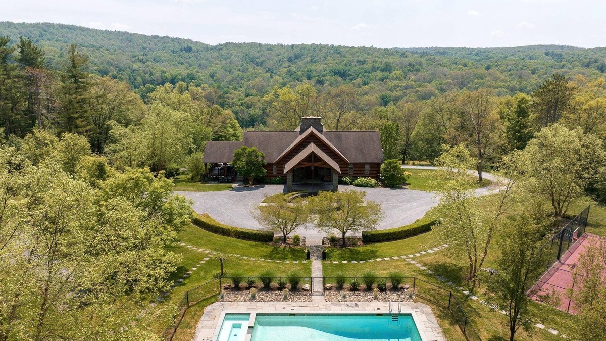Ancram House | Doodletown Lodge: Pool, Tennis, Pickleball,Hiking+