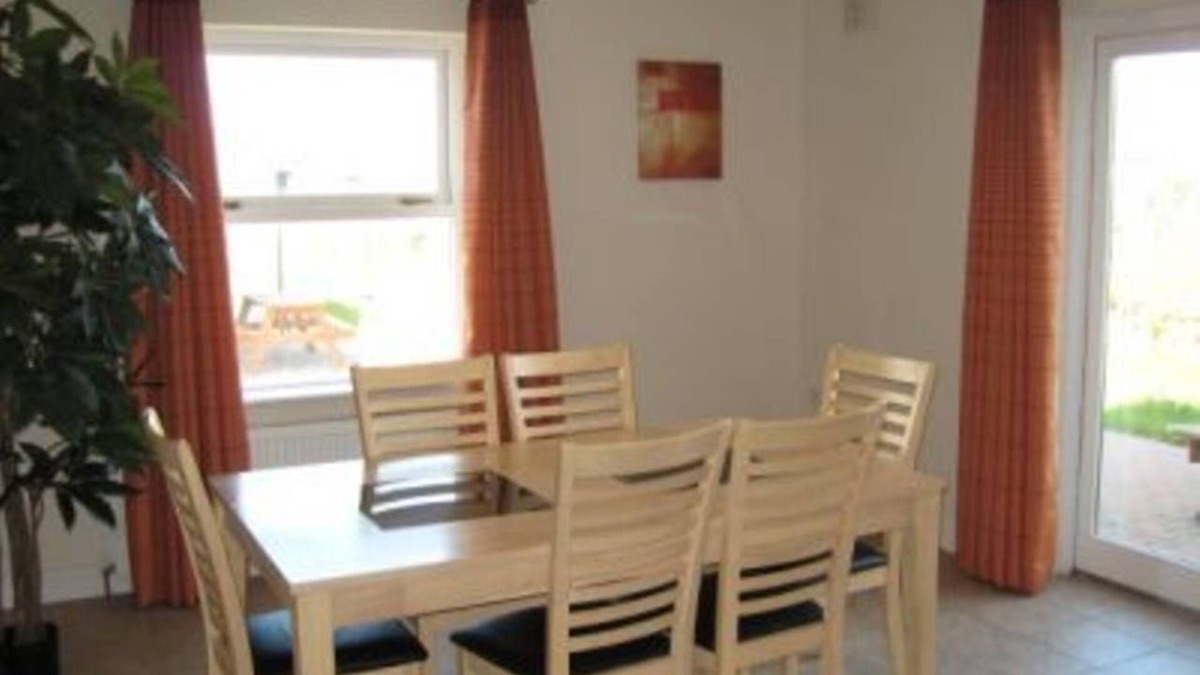 Doolin House | Doolin Village Bungalow 02 - a bungalow that sleeps 6 guests in 3 bedrooms