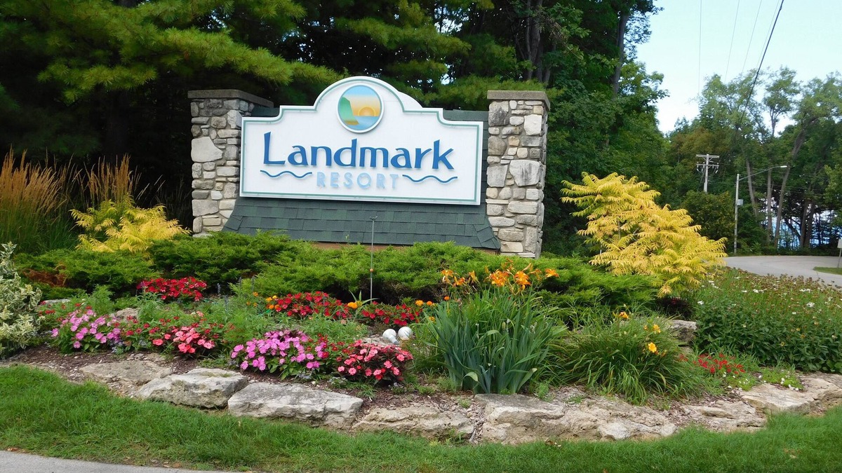 Egg Harbor Condo | DOOR COUNTY GETAWAY @ LANDMARK RESORT - Cozy 1 BR. Wood-view EGG HARBOR