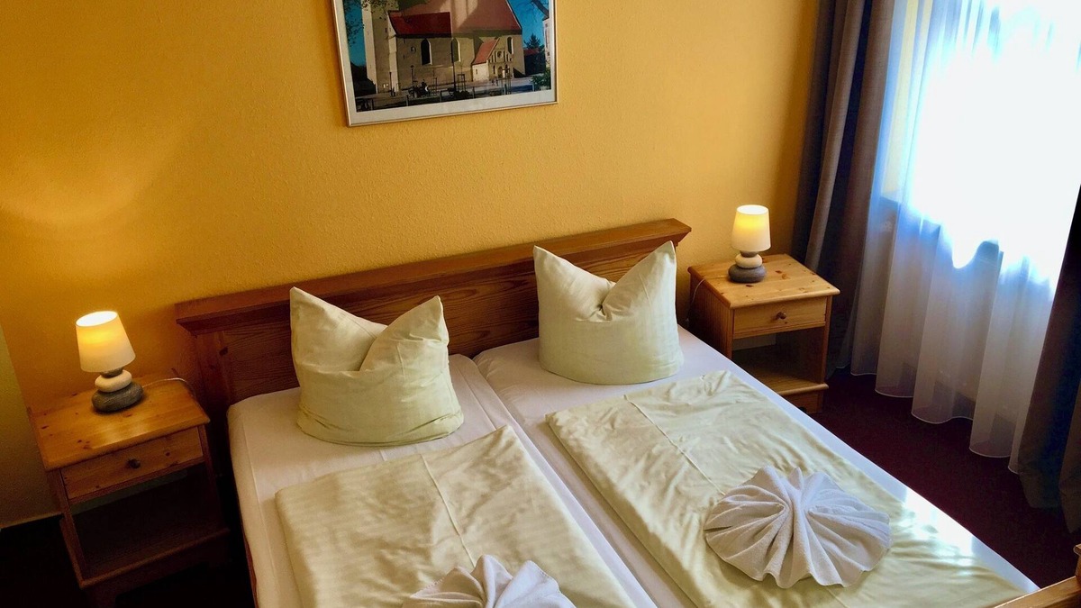 Rheinsberg Apartment | 'Doppelzimmer 5' with Wi-Fi