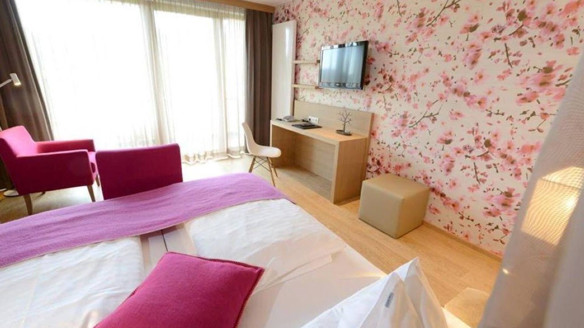 Seeboden House | Doppelzimmer Kirschblüte Frühstück - Hotel Moserhof