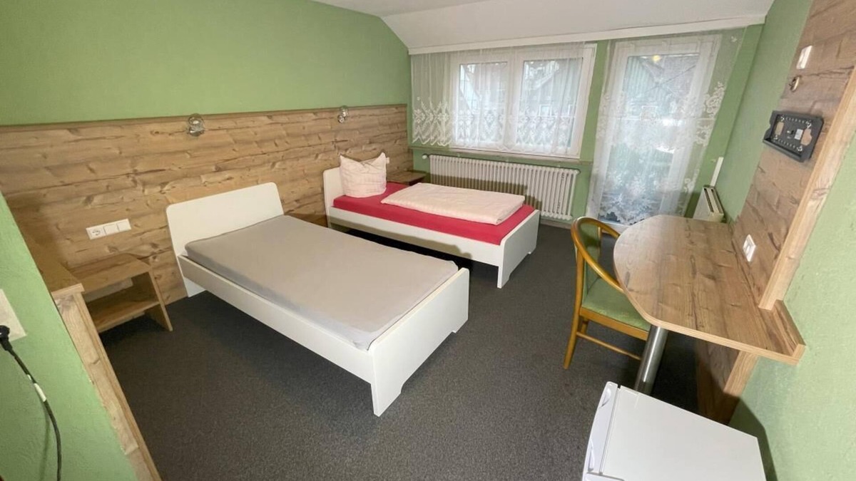 Ottenhausen Apartment | Doppelzimmer mit Balkon - Gästehaus Rössle 6