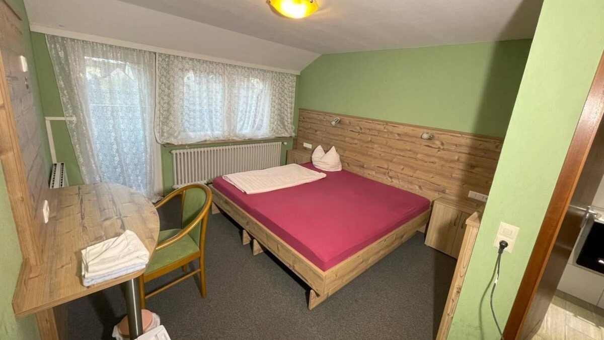 Ottenhausen Apartment | Doppelzimmer mit Balkon - Gästehaus Rössle 7