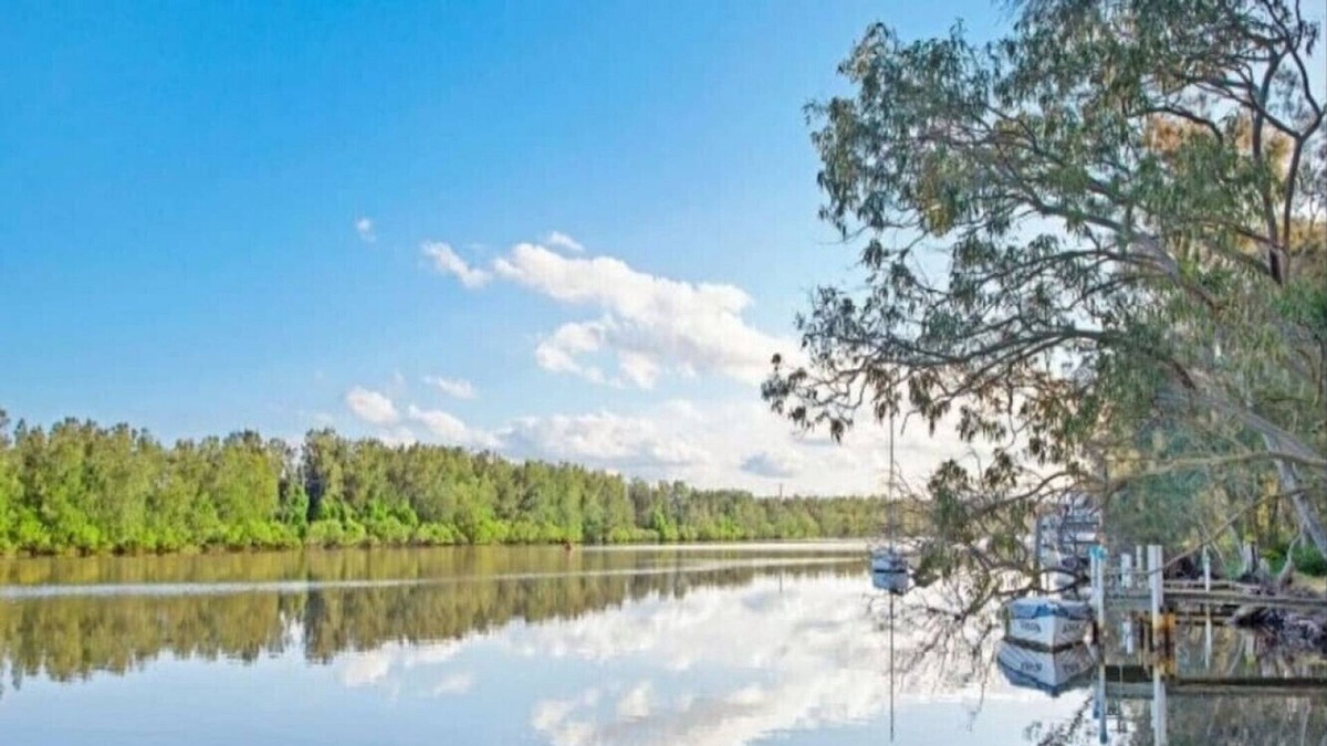 Dora Creek House | Dora Lodge - fishing, bikes and river frontage