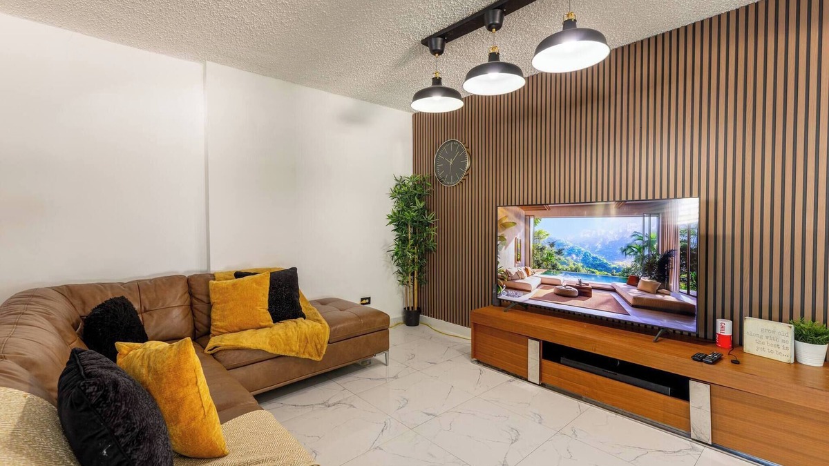 San Antonio House | Dorado 6BR Family & Group Retreat