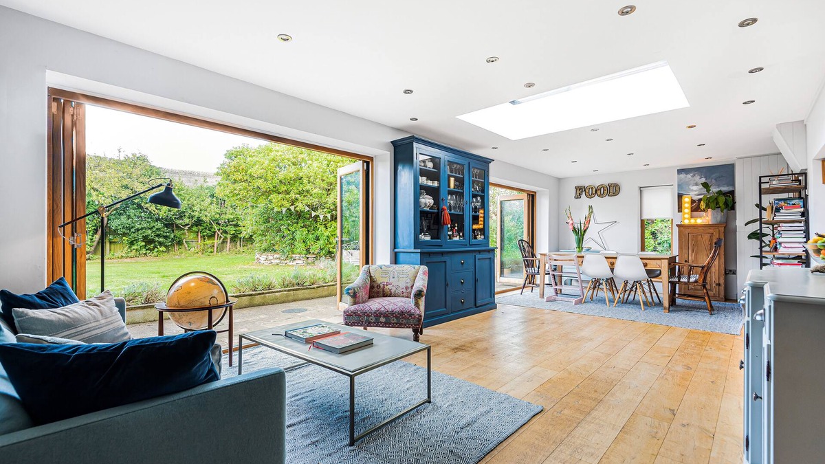 Whitcombe House | Dorset Thatched Cottage in the Heart of a Broadmayne close to the jurassic coast