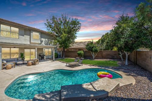 Neely Farms House | Dos Palmas Gilbert Poolside Retreat
